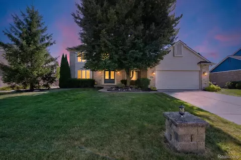 22649 Foxmoor Dr, Novi, MI 48374