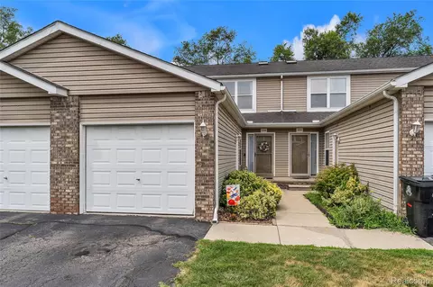 19508 Stanford Ln #5, Roseville, MI 48066