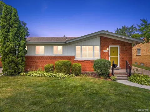 21513 Willow Wisp St, Saint Clair Shores, MI 48082