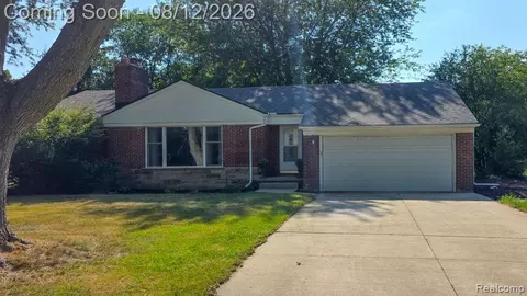 14111 Hillcrest St, Livonia, MI 48154
