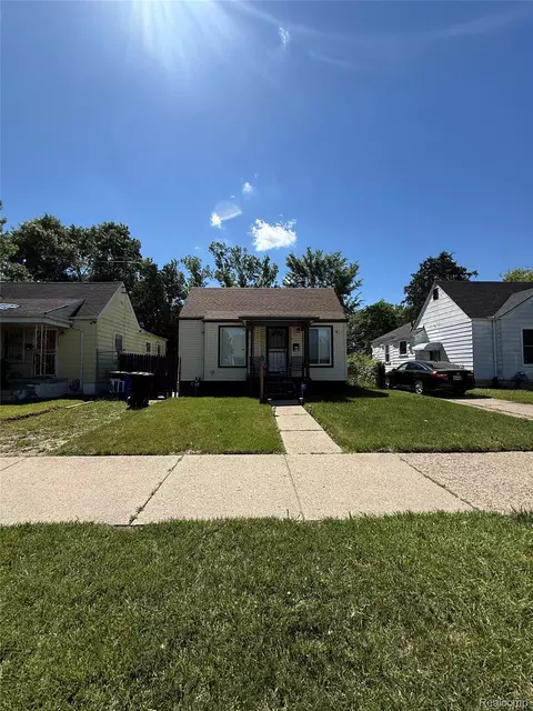 8611 Auburn St, Detroit, MI 48228