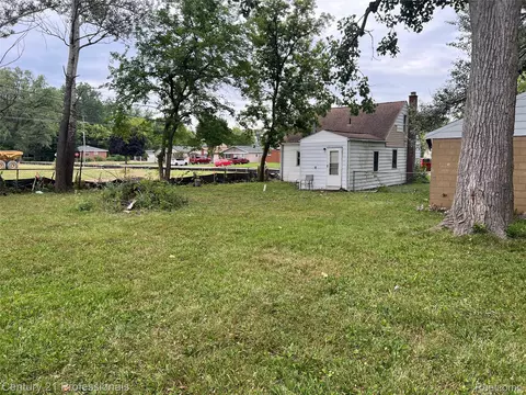 Exterior - 8070 Westpoint St, Taylor, MI 48180 photo 1 of 2