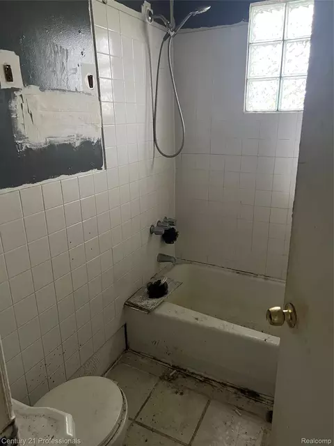 Bath - 8070 Westpoint St, Taylor, MI 48180 photo 1 of 1