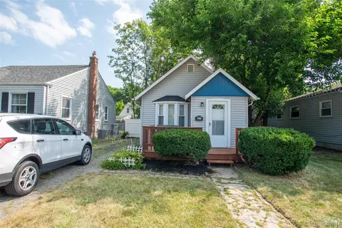 2814 Crooks Rd, Royal Oak, MI 48073