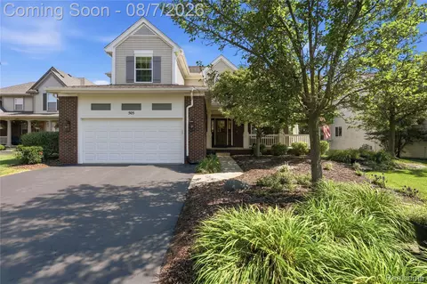 505 E Peninsula Ct, Oxford, MI 48371