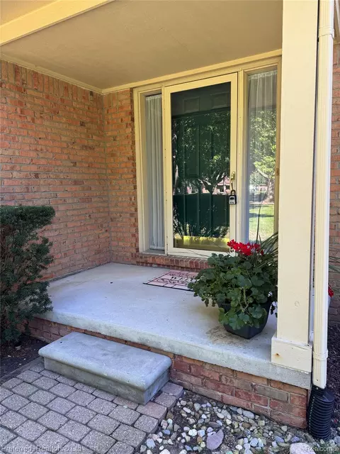33377 Norfolk St # 3, Livonia, MI 48152