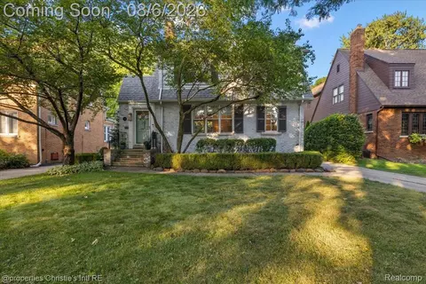 788 Rivard Blvd, Grosse Pointe, MI 48230