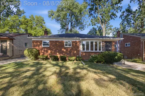 21840 Kenosha St, Oak Park, MI 48237