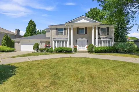60 Stillmeadow Ln, Grosse Pointe, MI 48236