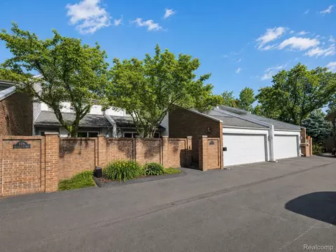 177 E Long Lake Rd, Bloomfield Hills, MI 48304