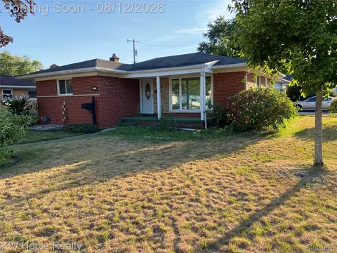 9941 Adams St, Livonia, MI 48150