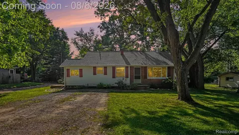 6440 Riverdale Rd, Whitmore Lake, MI 48189