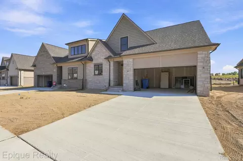 460 Cornerstone Dr #58, Oxford, MI 48371