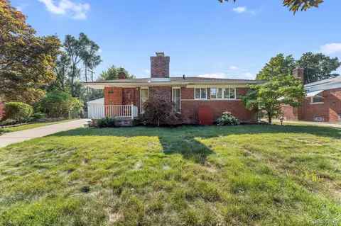 2440 Sherwood St, Trenton, MI 48183