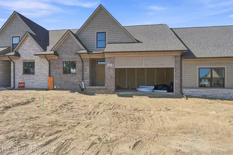 405 Cornerstone Dr #66, Oxford, MI 48371