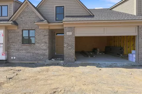 435 Cornerstone Dr #69, Oxford, MI 48371