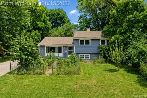1421 Cedarhill Dr, East Lansing, MI 48823