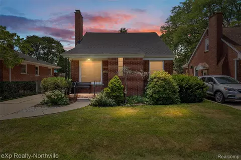 20284 Beaufait St, Harper Woods, MI 48225