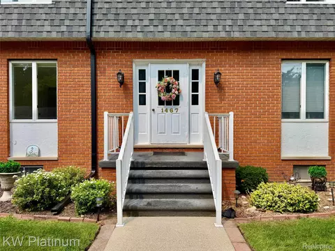 1467 Krafft Rd #5, Fort Gratiot, MI 48059