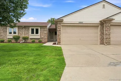 45625 Elm Tree Ln, Shelby Township, MI 48315