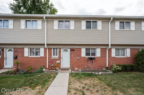 8261 Bristol St, Westland, MI 48185