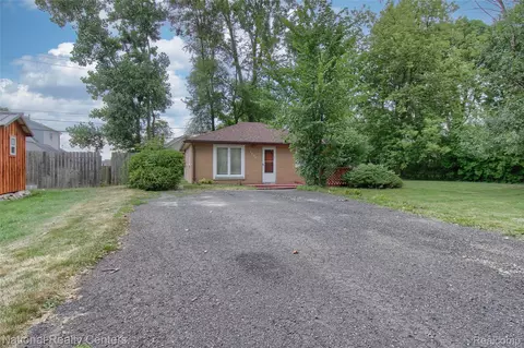 1528 Paramount St, Novi, MI 48377