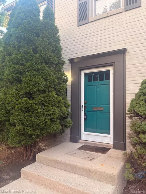 1682 Graefield Rd, Birmingham, MI 48009 photo 2