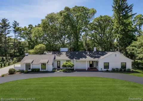 1257 Charrington Rd, Bloomfield Hills, MI 48301