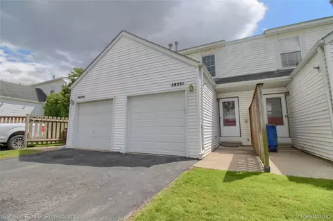 38351 Warner Farms Dr S, Westland, MI 48185