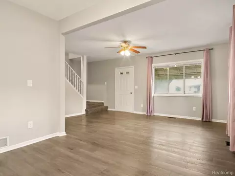 Living - 1109 E Mount Morris St, Mount Morris, MI 48458 photo 2 of 4