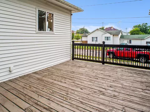 Exterior - 1109 E Mount Morris St, Mount Morris, MI 48458 photo 5 of 7