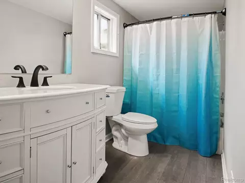 Bath - 1109 E Mount Morris St, Mount Morris, MI 48458 photo 2 of 2