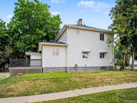 Exterior - 1109 E Mount Morris St, Mount Morris, MI 48458 photo 2 of 7