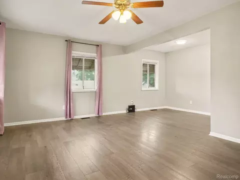 Living - 1109 E Mount Morris St, Mount Morris, MI 48458 photo 3 of 4