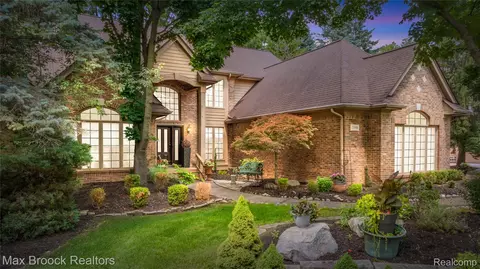7398 Autumn Hill Dr, West Bloomfield, MI 48323