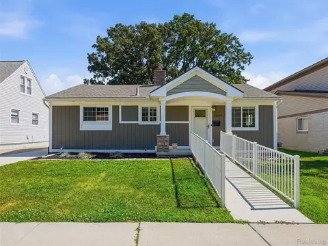 23239 Detour St, Saint Clair Shores, MI 48082