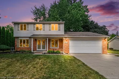2601 Gemini Dr, Orion, MI 48360