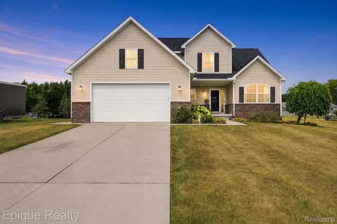 5591 Windermere Dr, Grand Blanc, MI 48439