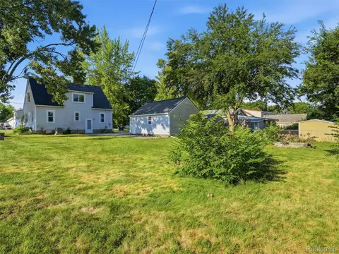 Exterior - 529 E Broad St, Linden, MI 48451 photo 5 of 5