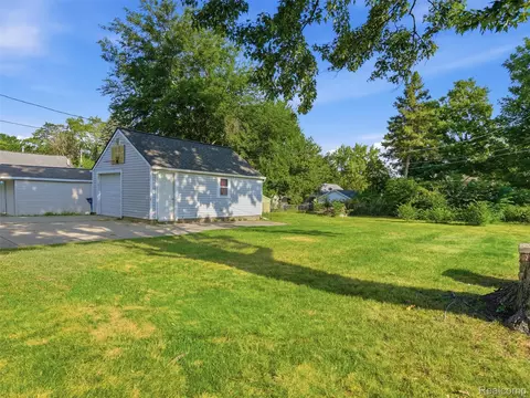 Exterior - 529 E Broad St, Linden, MI 48451 photo 4 of 5