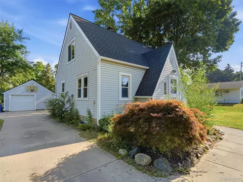 Exterior - 529 E Broad St, Linden, MI 48451 photo 2 of 5