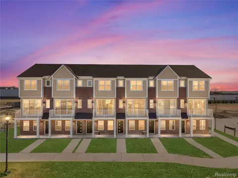 30037 Center St #20, Lyon, MI 48165