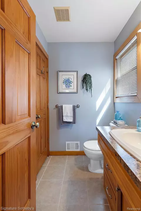 Bath - 7699 Minnick Rd, Rubicon, MI 48441 photo 2 of 4