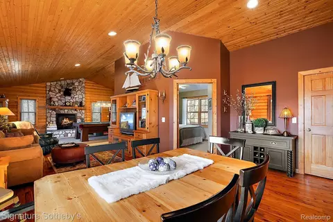 Dining - 7699 Minnick Rd, Rubicon, MI 48441 photo 4 of 4