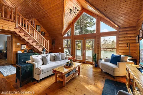 Living - 7699 Minnick Rd, Rubicon, MI 48441 photo 3 of 11