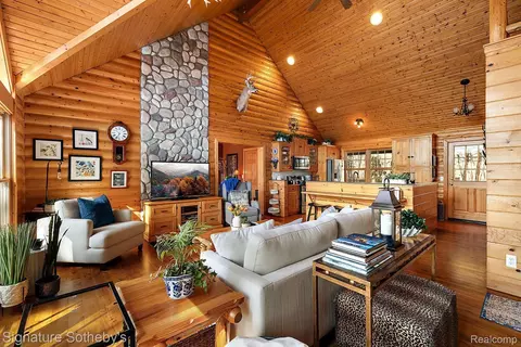 Living - 7699 Minnick Rd, Rubicon, MI 48441 photo 7 of 11
