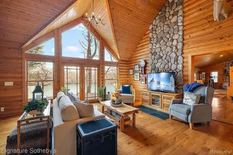 Living - 7699 Minnick Rd, Rubicon, MI 48441 photo 1 of 11
