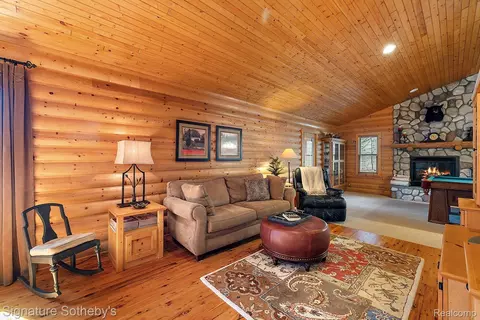 Living - 7699 Minnick Rd, Rubicon, MI 48441 photo 8 of 11