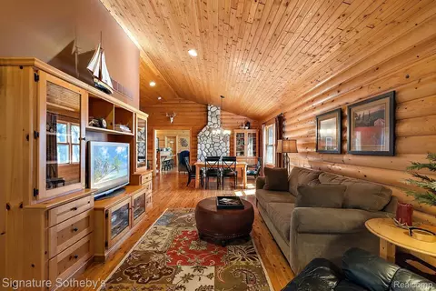 Living - 7699 Minnick Rd, Rubicon, MI 48441 photo 10 of 11