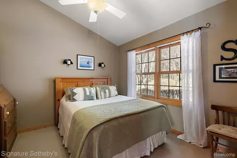 Bedroom - 7699 Minnick Rd, Rubicon, MI 48441 photo 4 of 7
